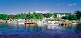 Enjoy a 7-day tour in England with consecutive overnight stays in the stunning Cotswolds and Lake District