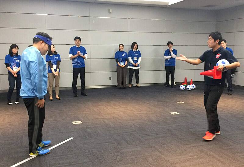 説明している様子の写真