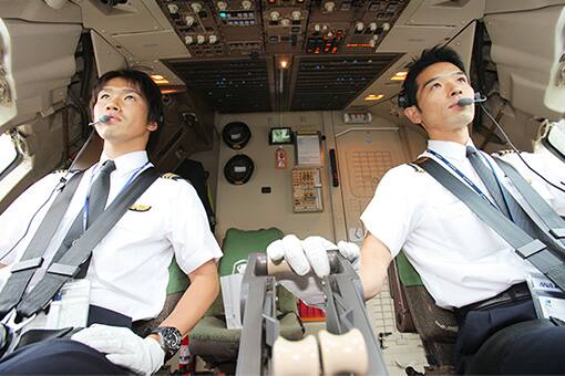 パイロットの仕事風景