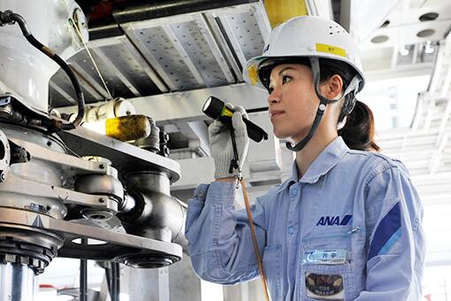 整備士の仕事風景