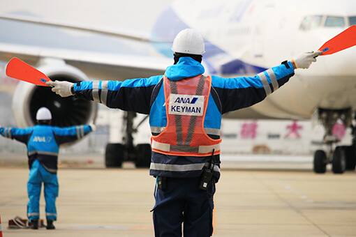 グランドハンドリングスタッフの仕事風景