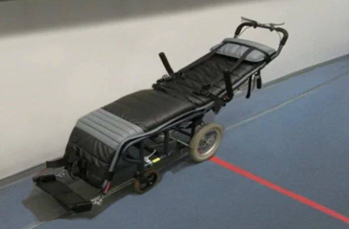 リクライニング車いす