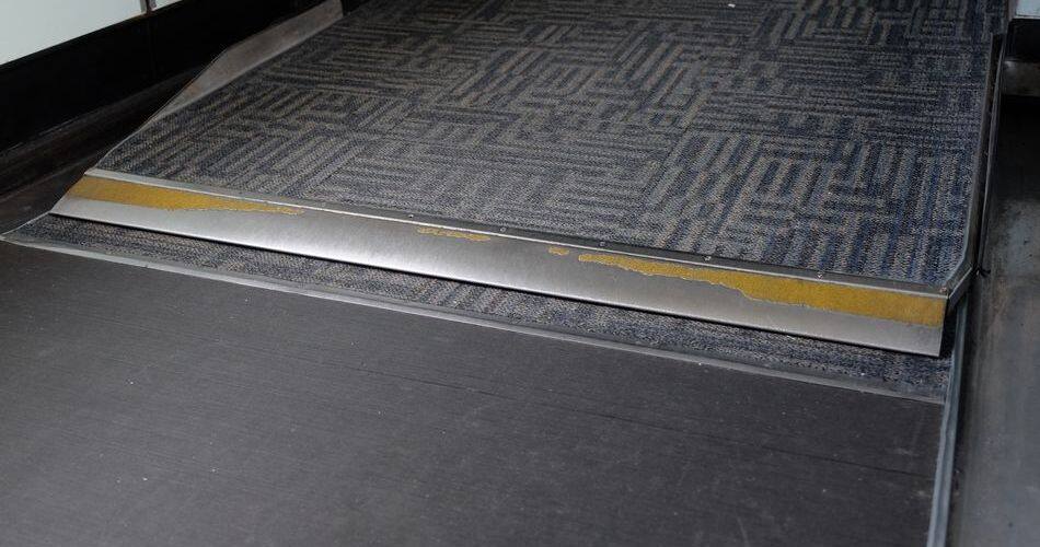 段差がある従来の搭乗橋