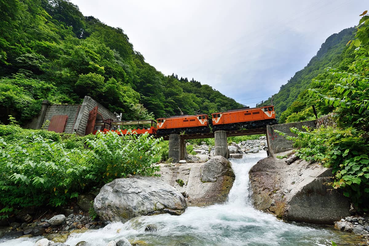 (写真) 黒部峡谷鉄道トロッコ列車 2