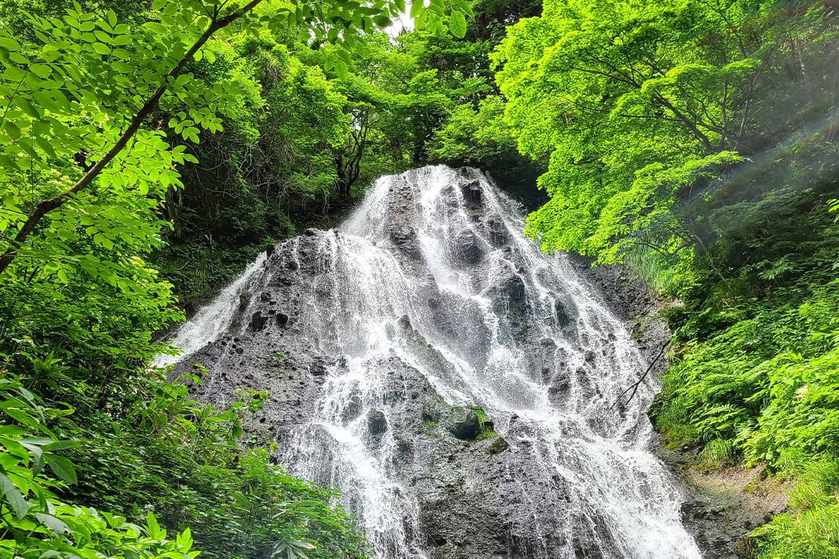 (写真) 元滝伏流水と鳥海山 4