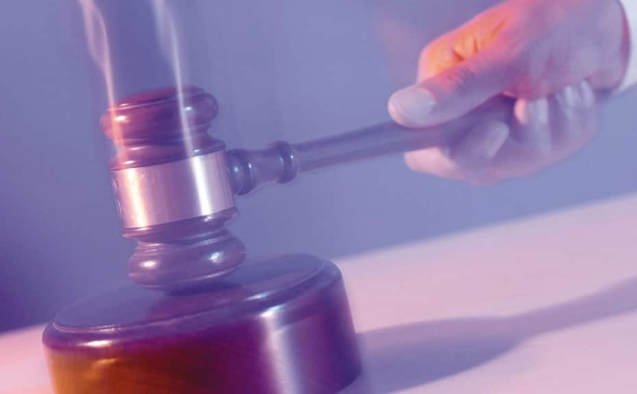 小槌を持つオークショニア